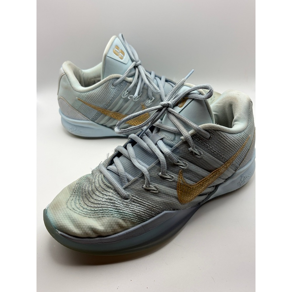 NIke Sabrina Glacier blue and gold size 7.5 Read description